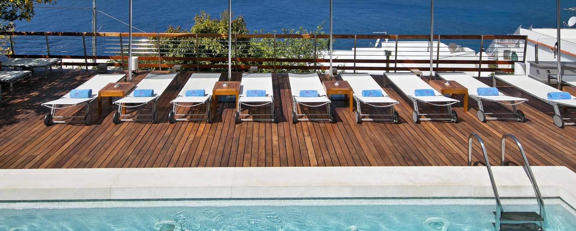 Pool terrace 