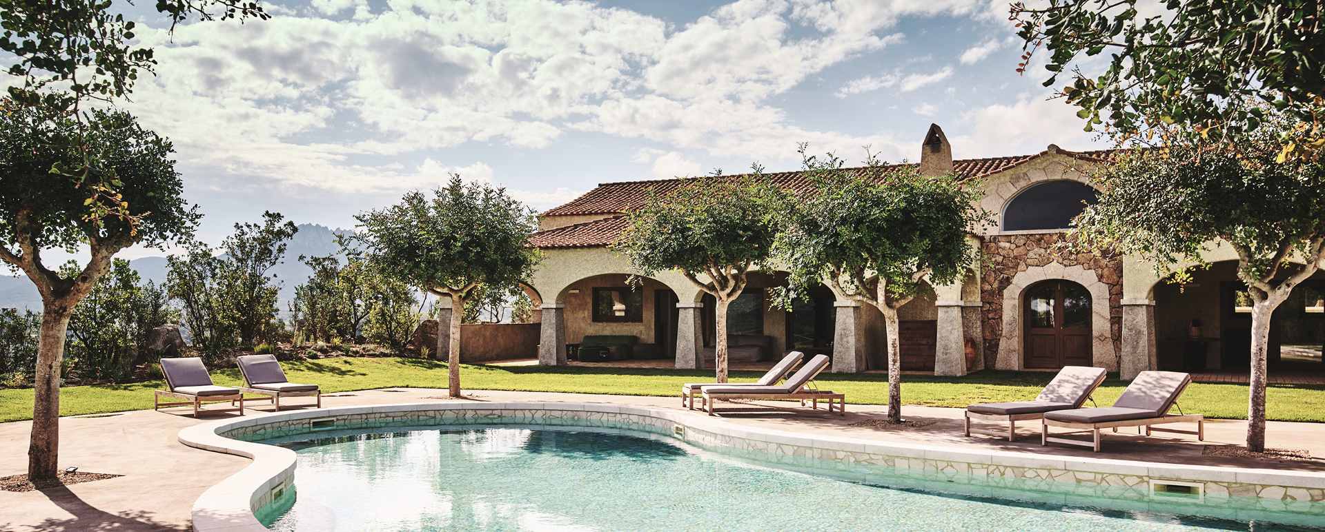 pool area 