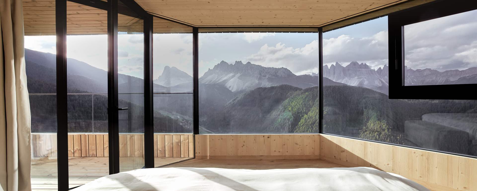  floor to cieling windows  