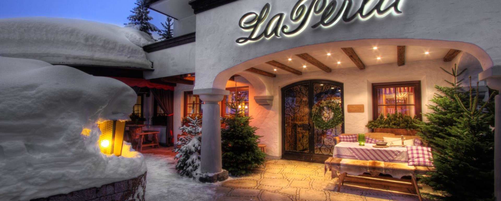 Entrance - Hotel La Perla