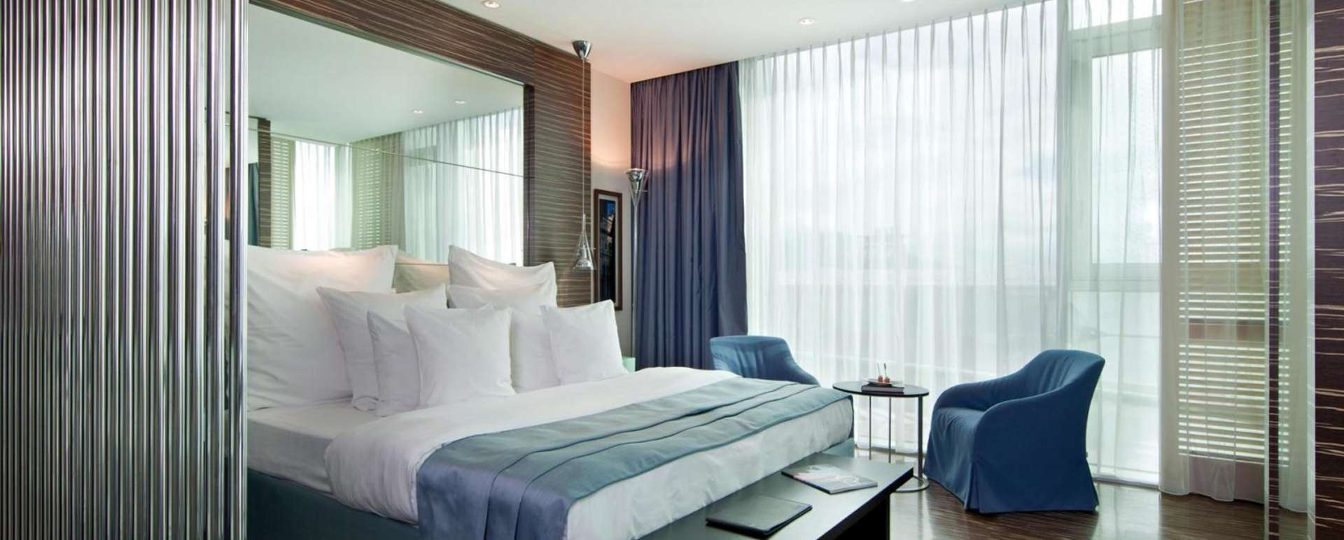 Corner Studio - Hotel Romeo