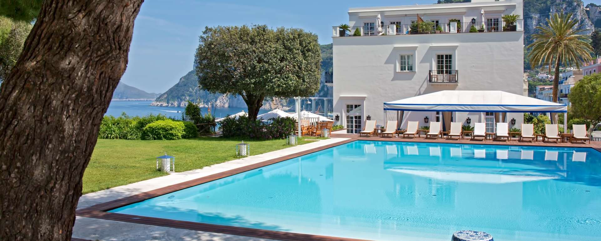 Pool and exterior - JK Place Capri