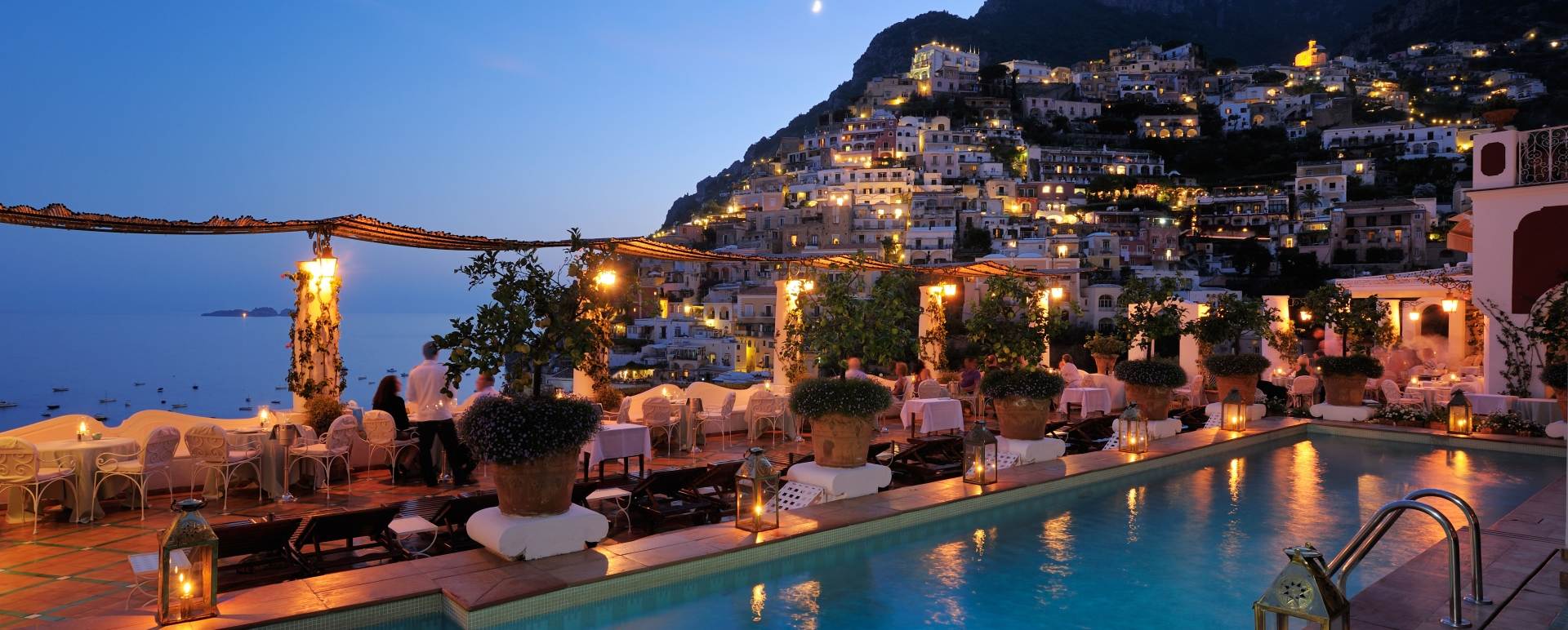 Pool at night - Le Sirenuse