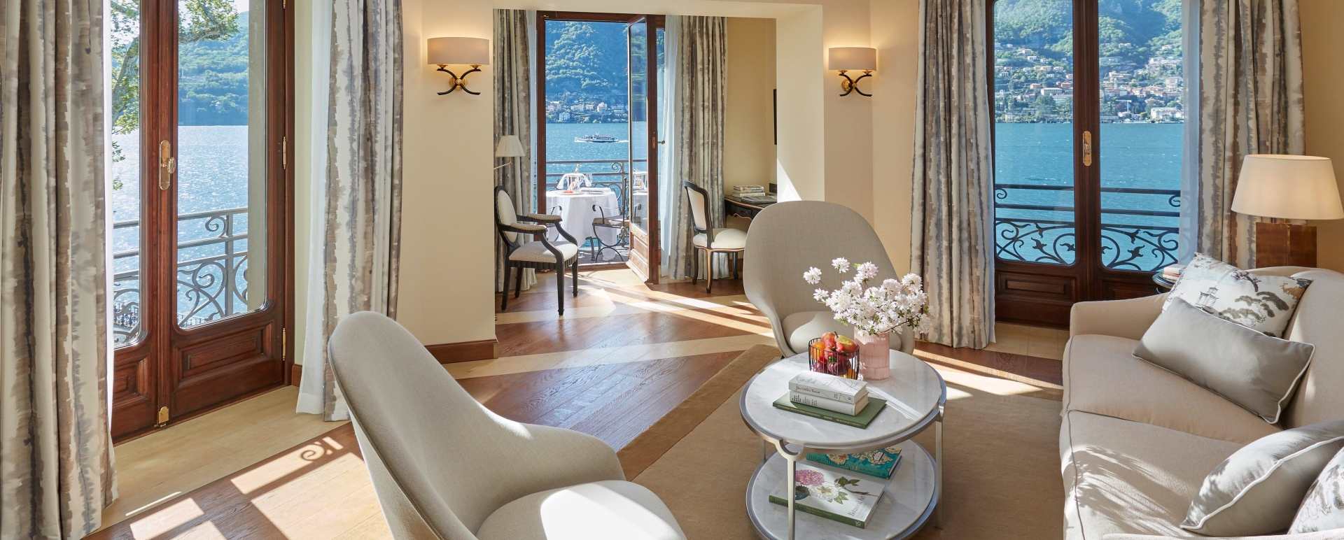 Duplex Vista Lago Suite living room 
