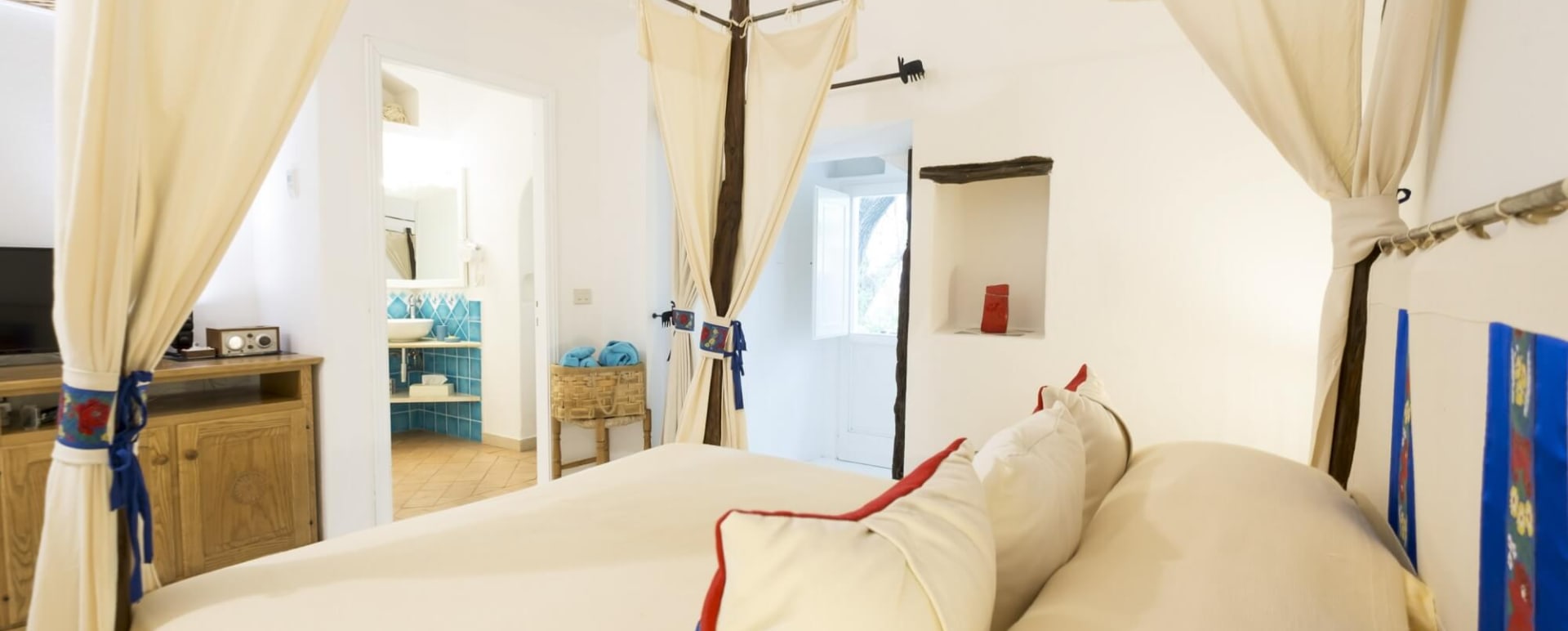 bedroom2 