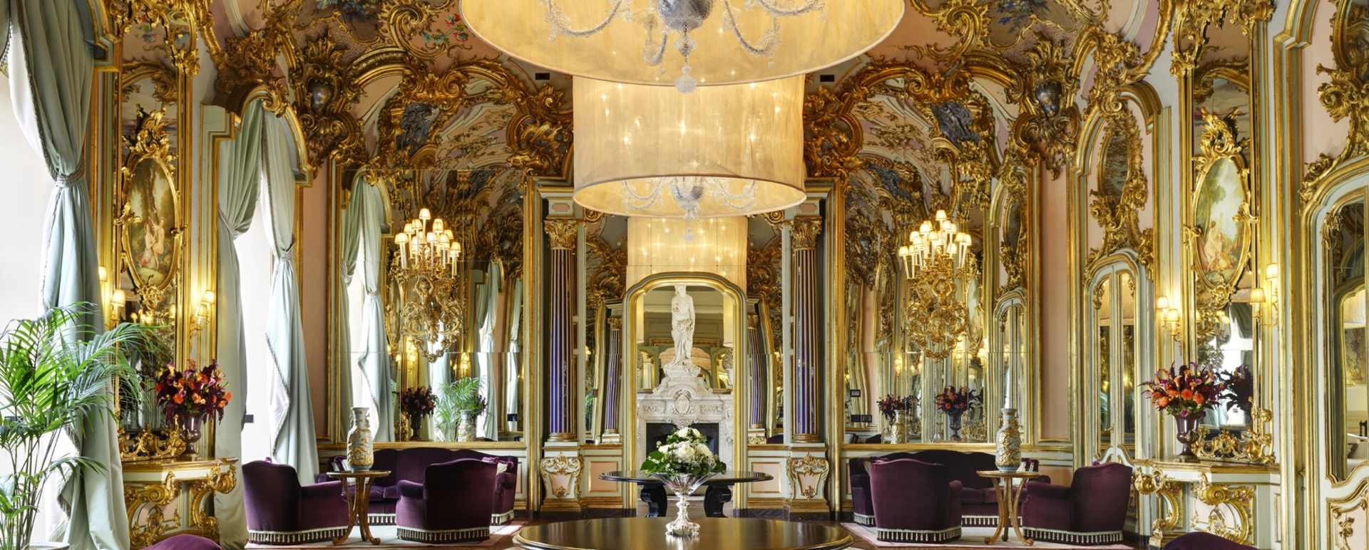 Mirrors Room 