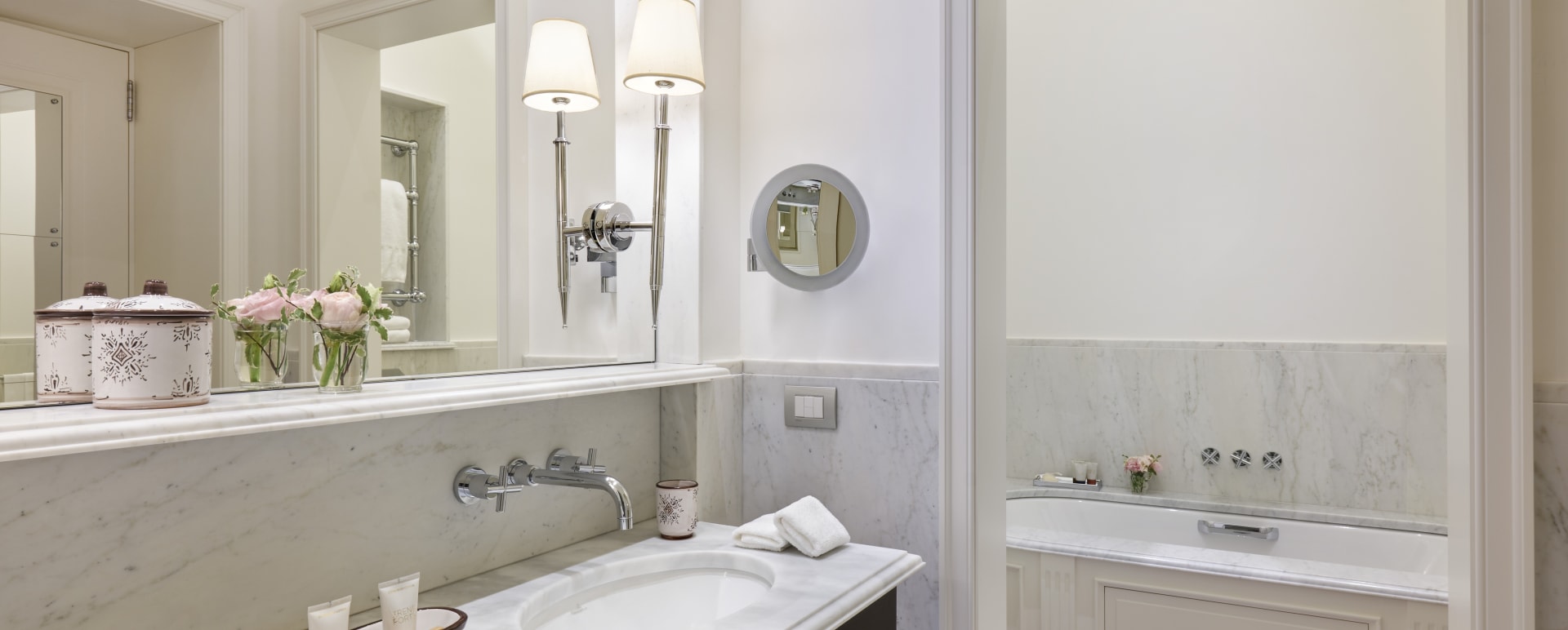 Junior Suite Bathroom 