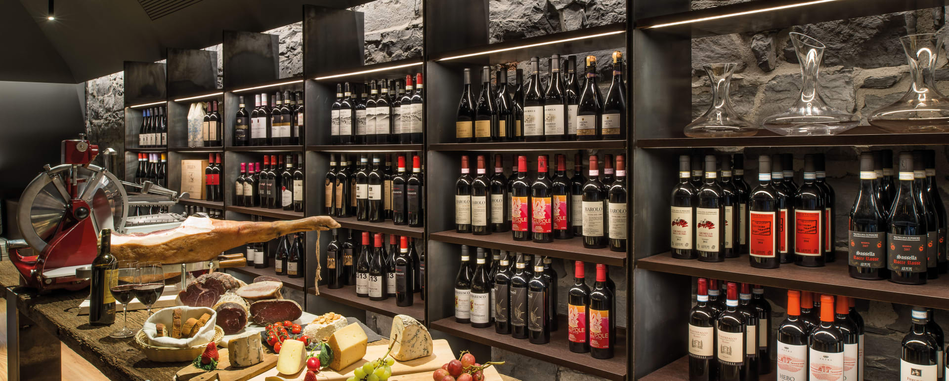 Wine Tasting atLEscale