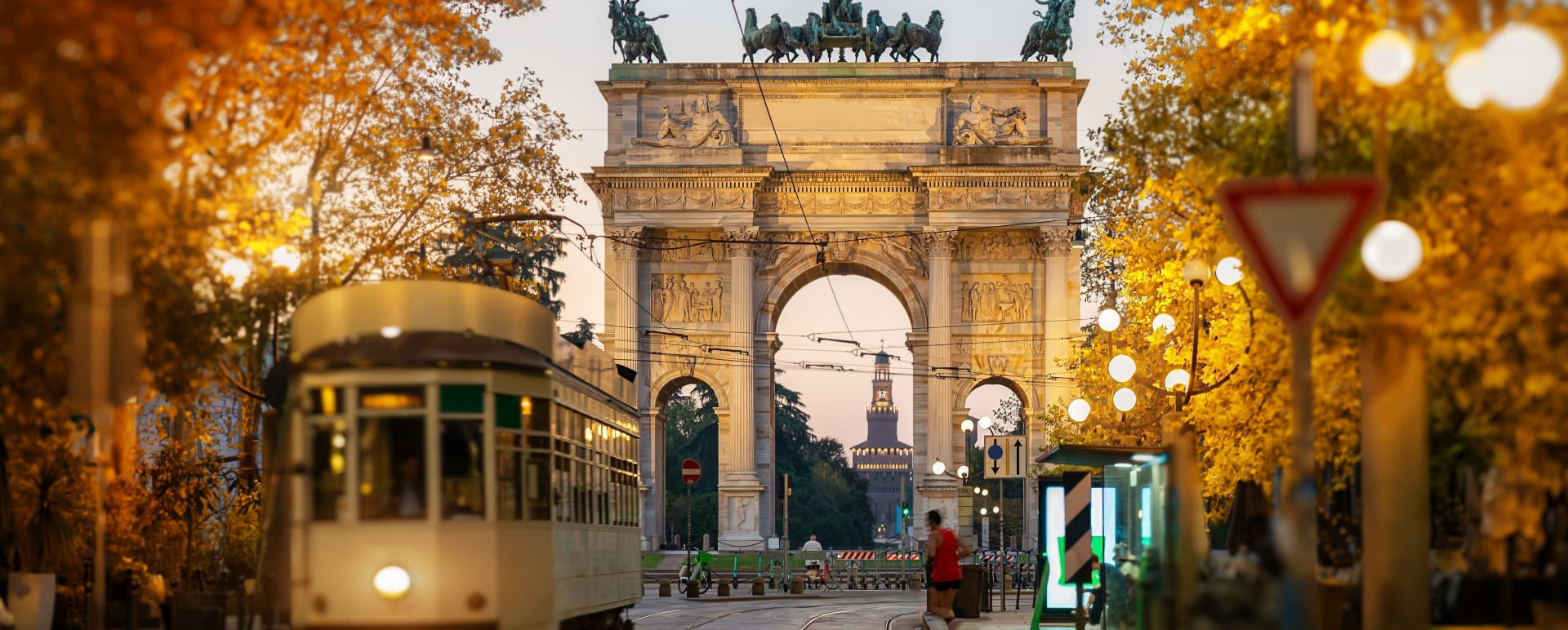 Walking Tour of Milan with Duomo and Terraces