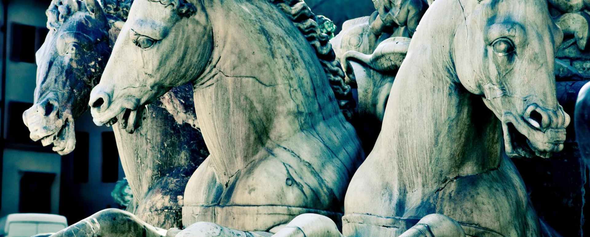 statue 