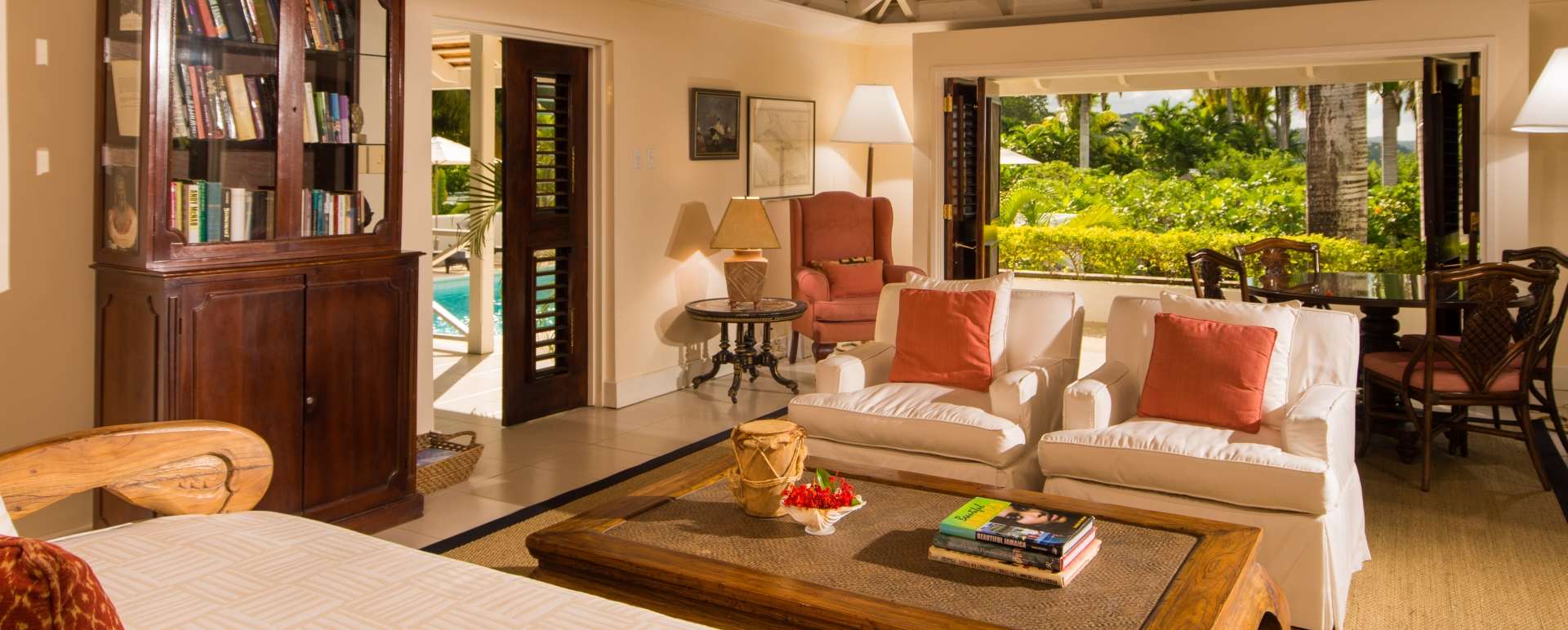 4 Bedroom Deluxe Villa with Pool - Round Hill