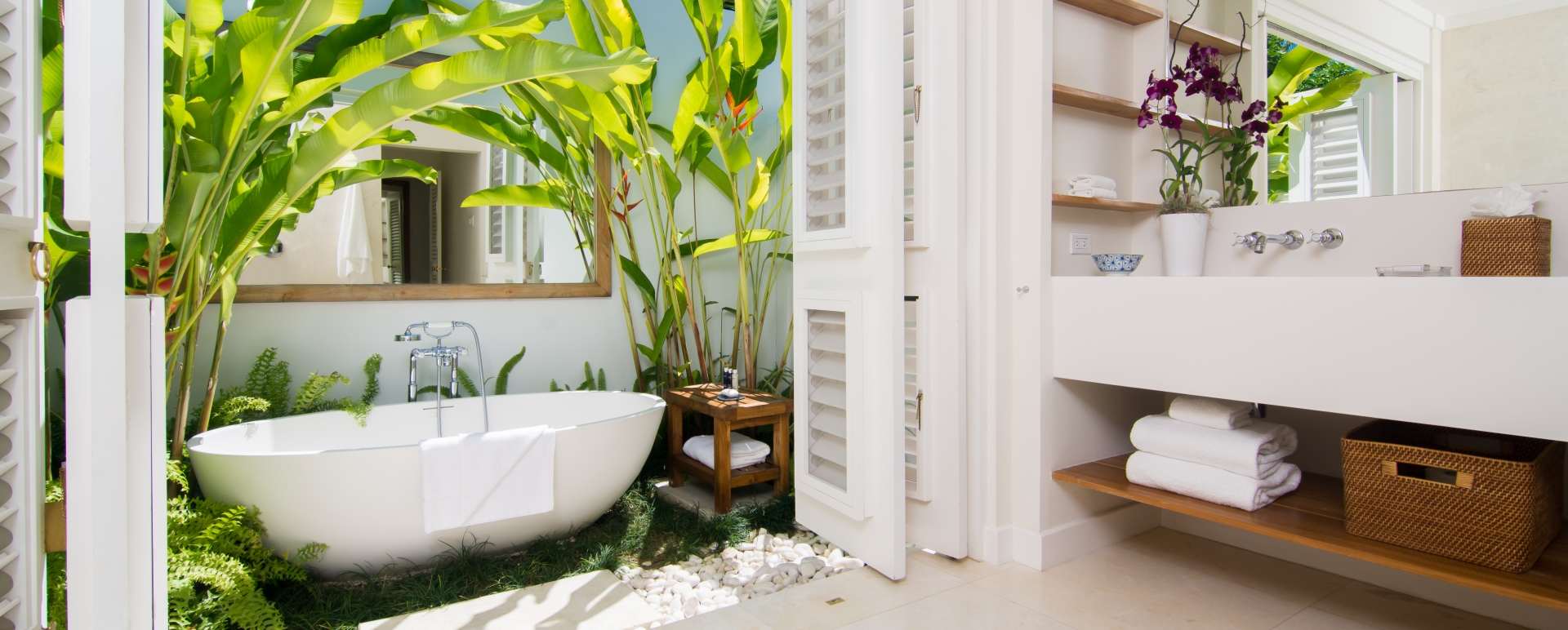 Luxury Villa Outdoor Bathtub - Round Hill