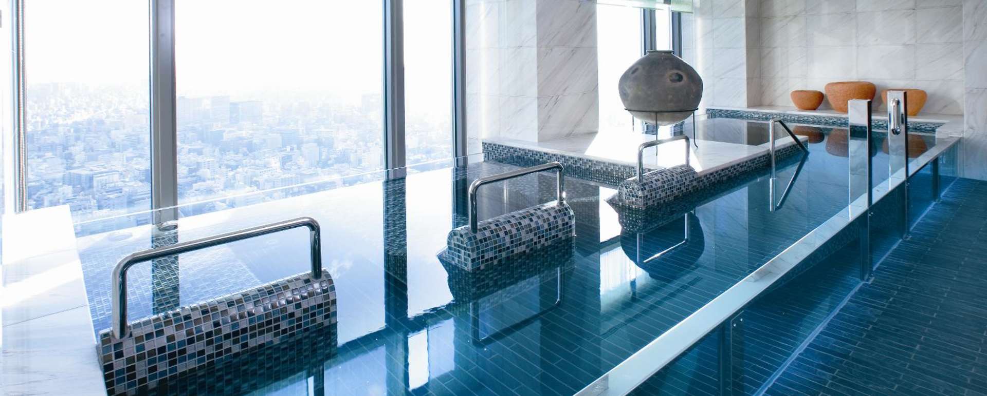 Pool with a view - Mandarin Oriental Tokyo 