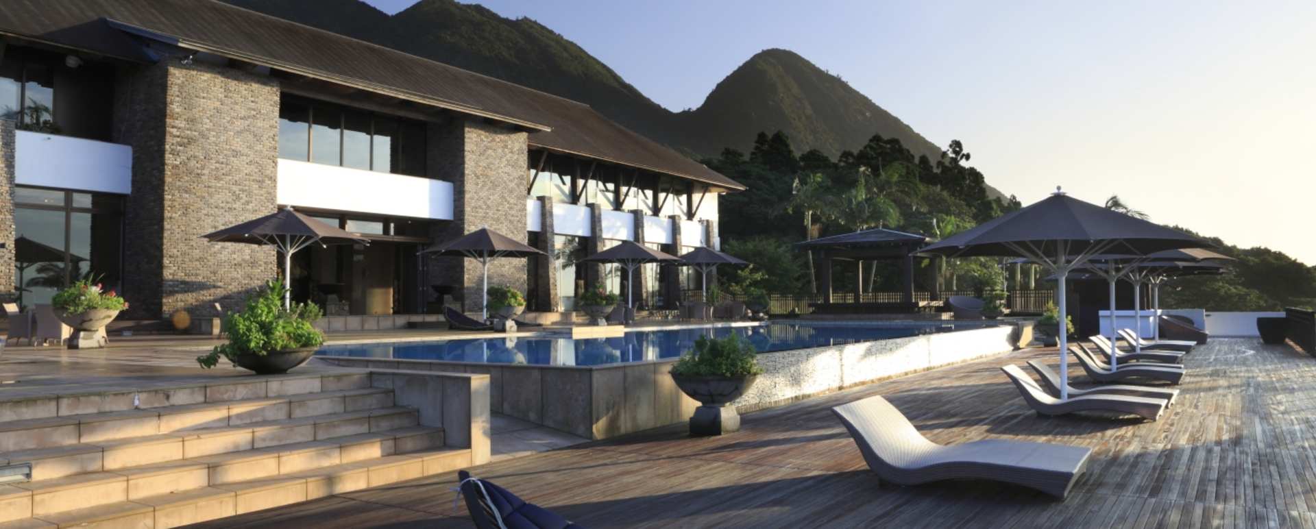 Poolside Lounge 