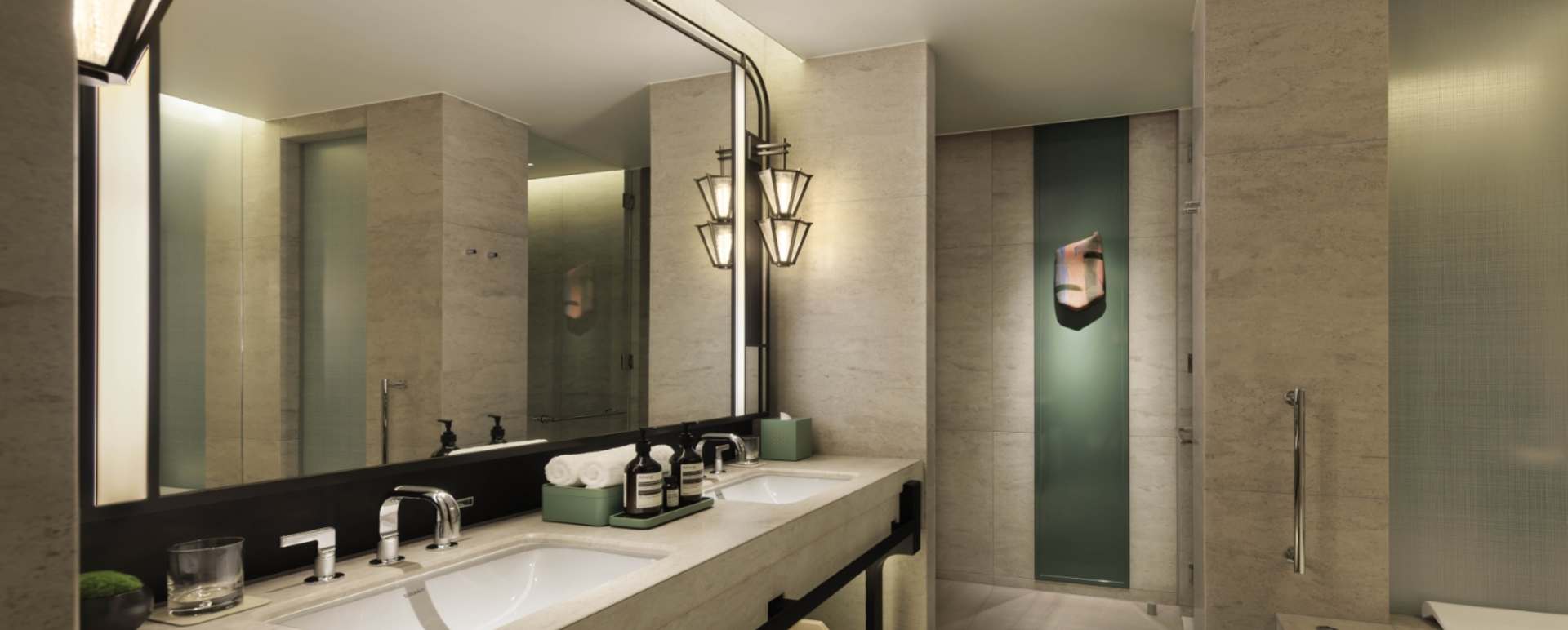 Deluxe Bathroom 