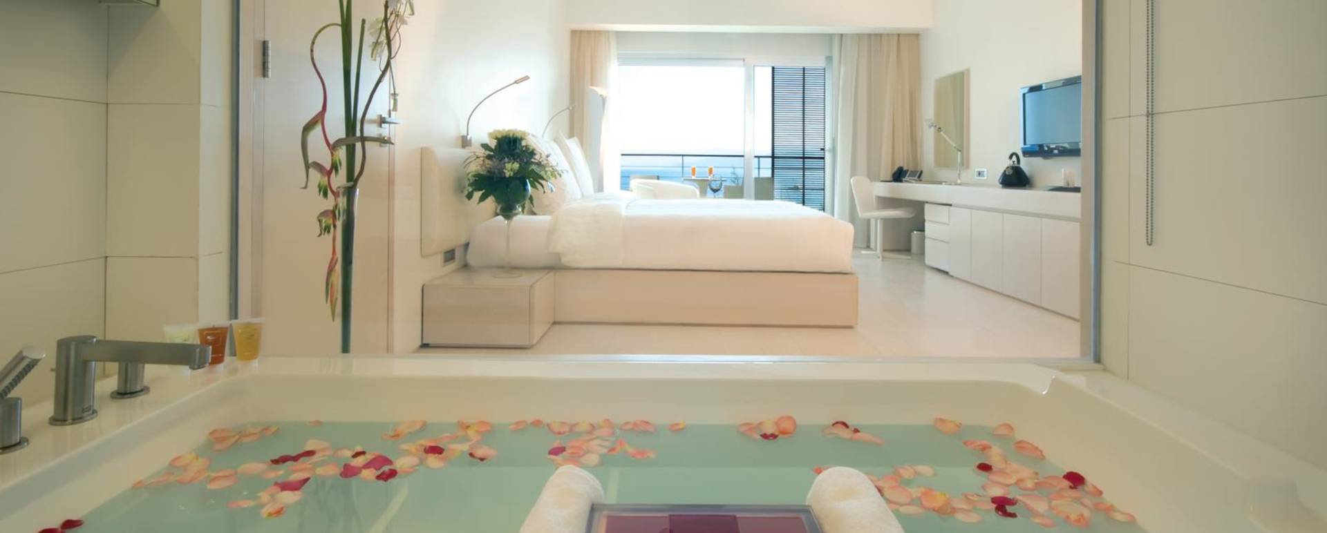 Deluxe Room with bathroom - Kempinski Aqaba