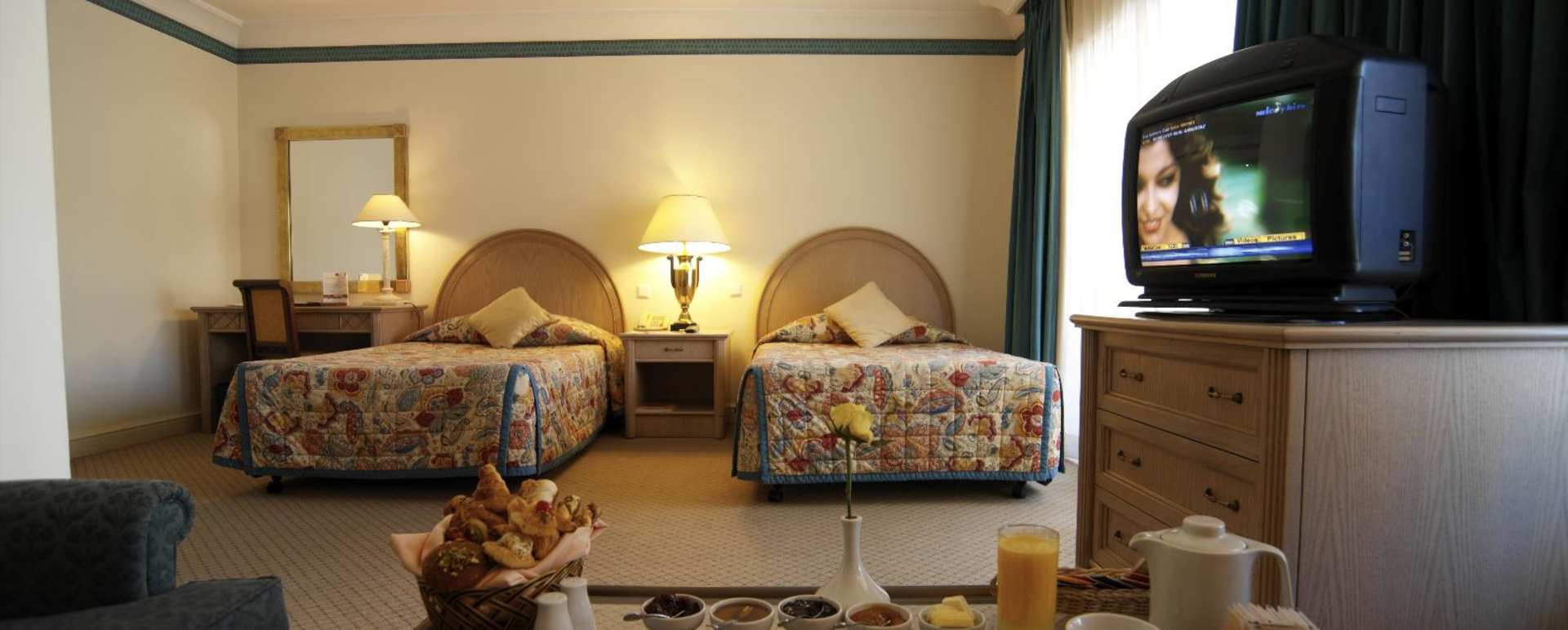 Twin Junior Suite - Movenpick Resort Petra
