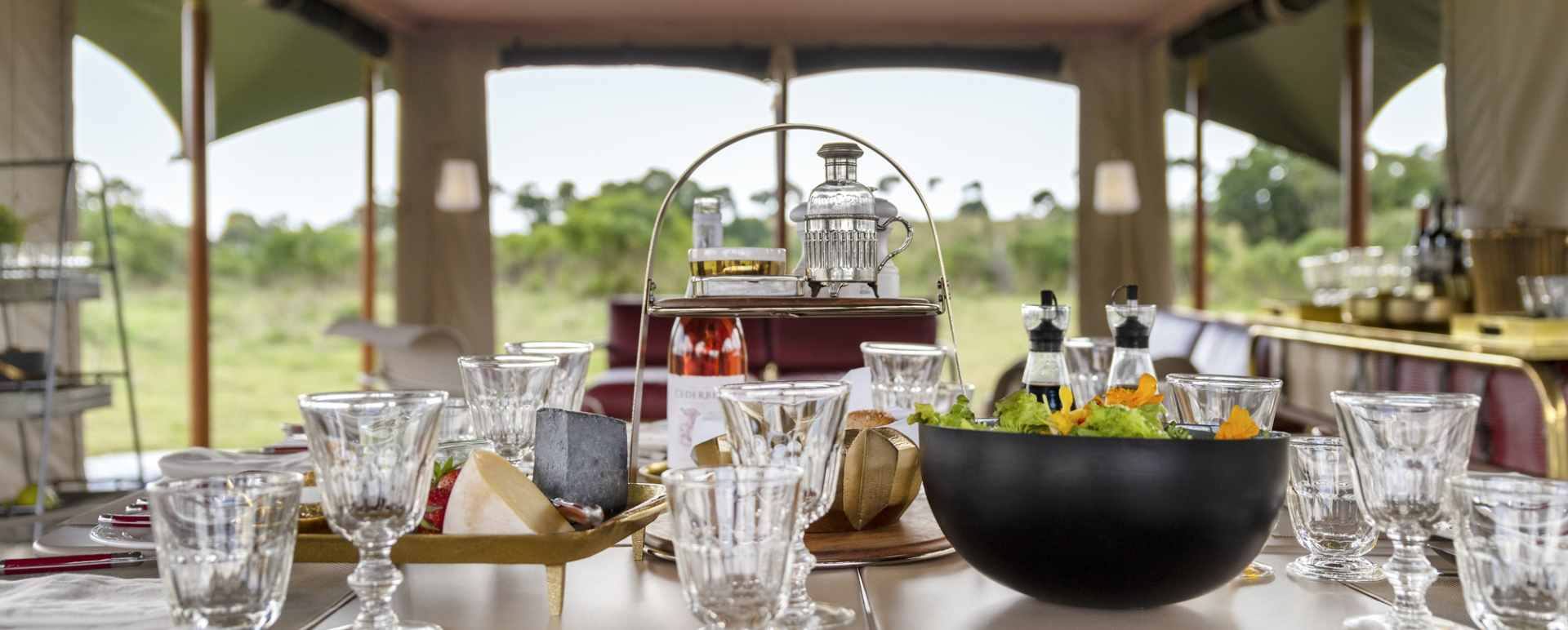 Angama Safari Camp - Meal with a view 