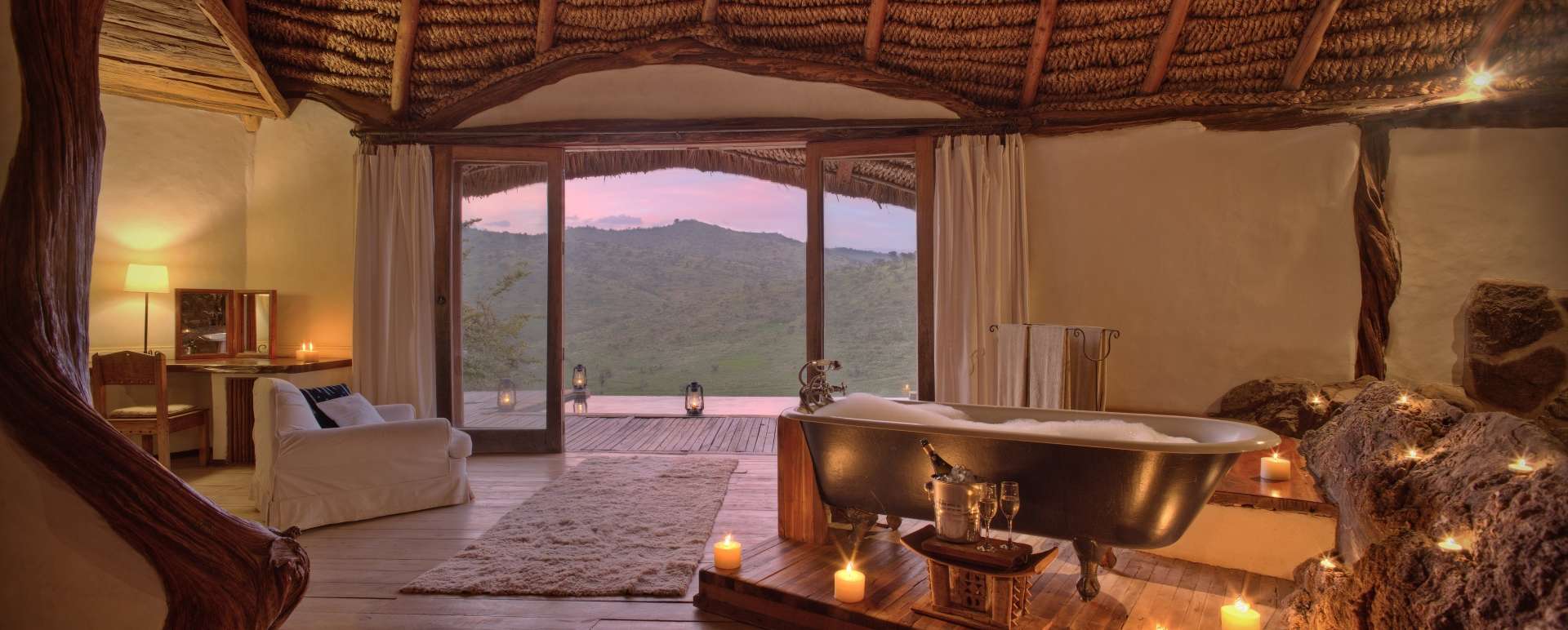 Bath tub in room 