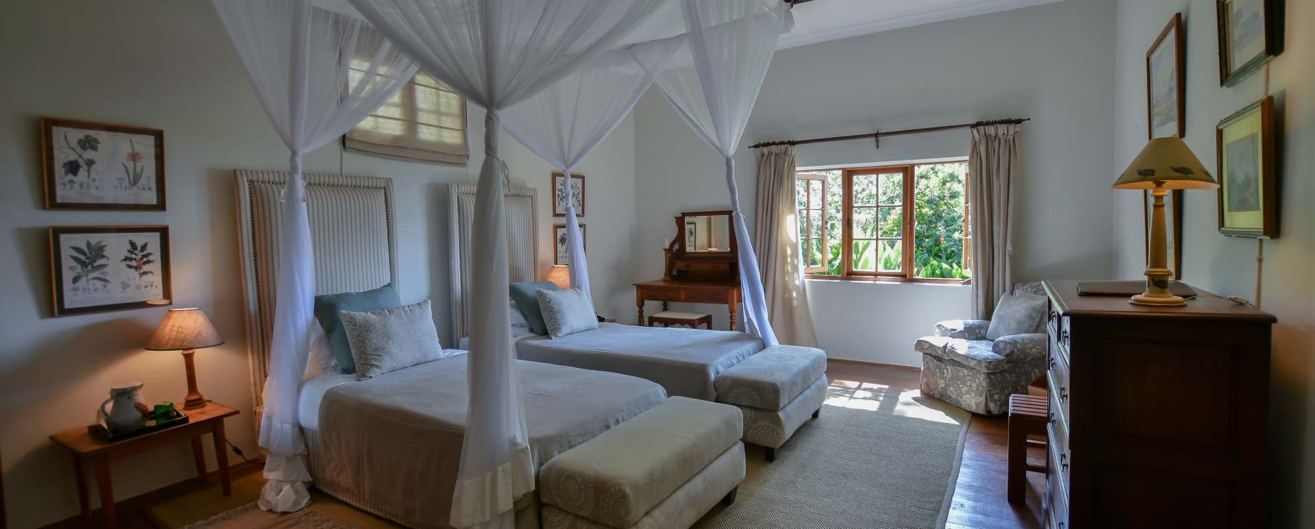 Twin bedroom