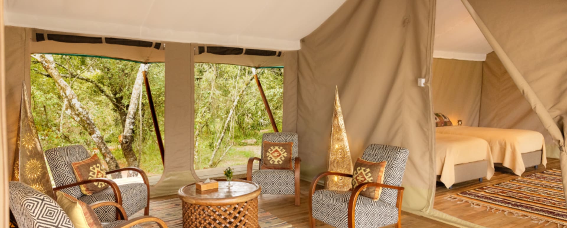 Family tent lounge 