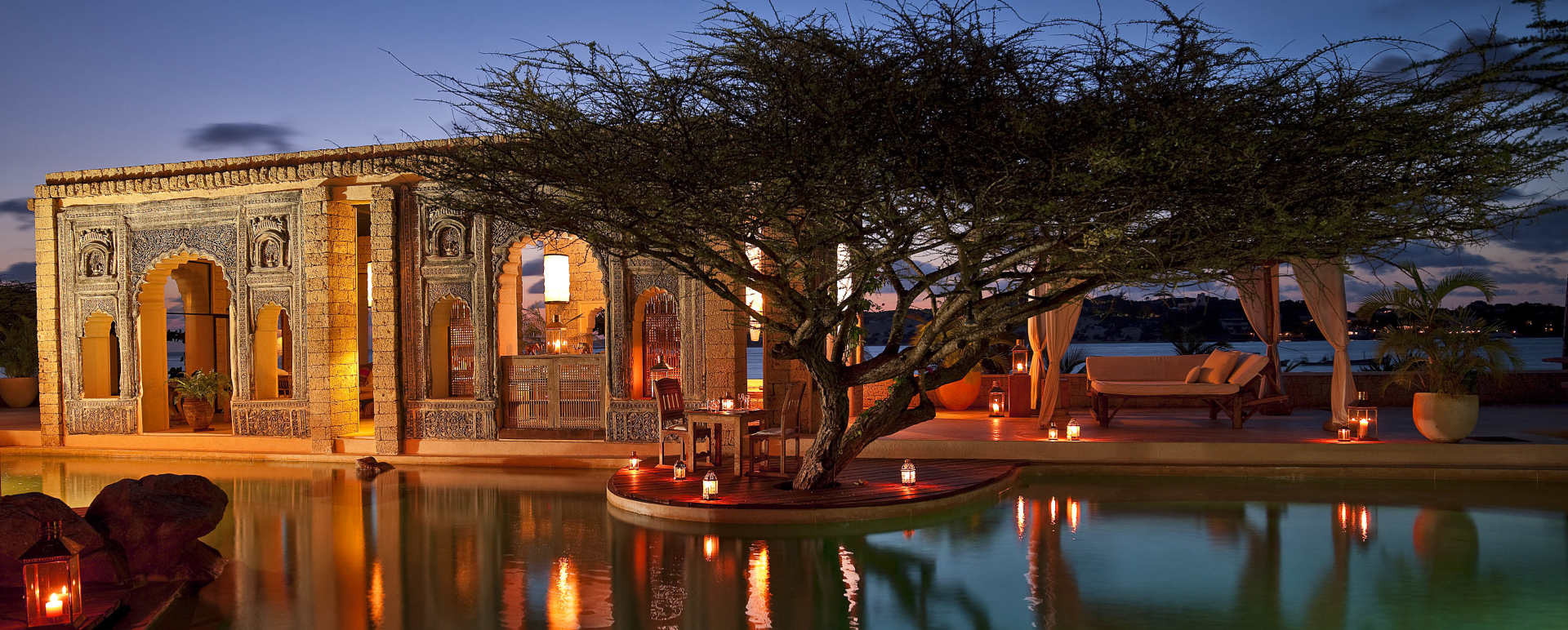 Pool by night - The Majlis Hotel