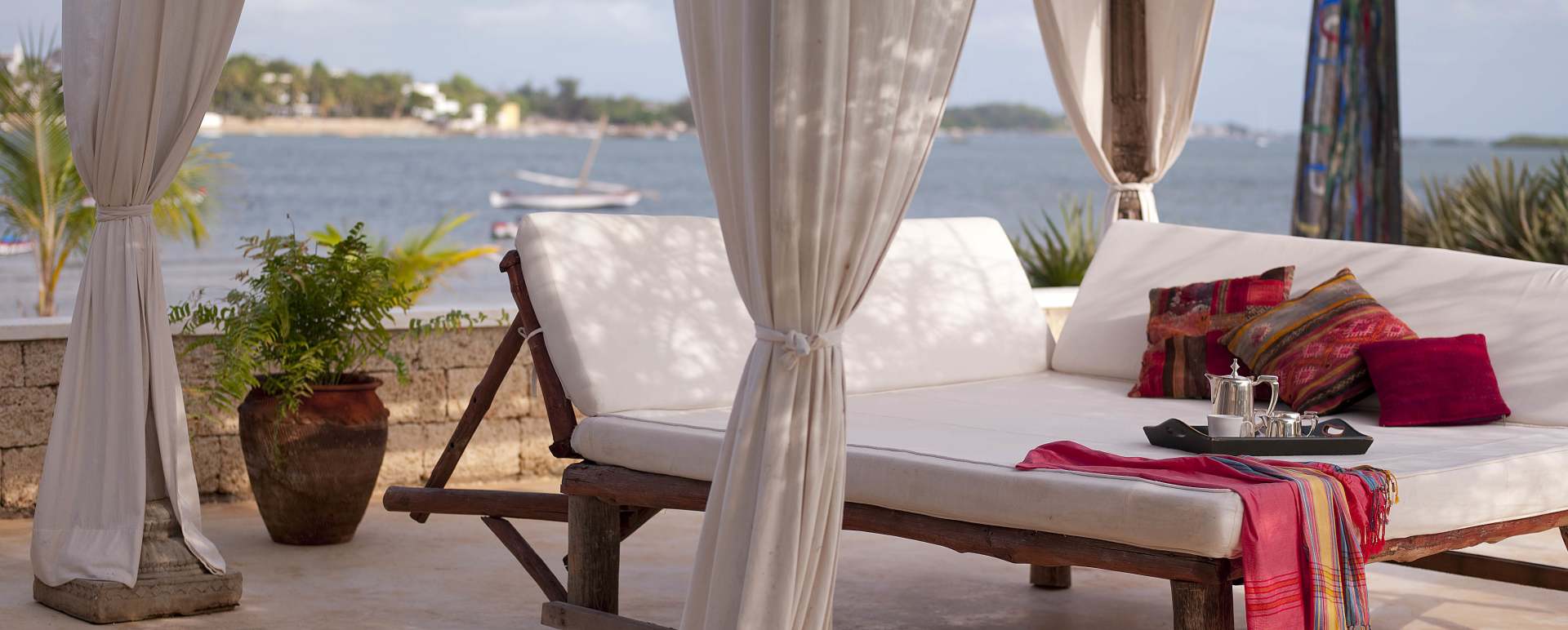 Daybed - The Majlis Hotel