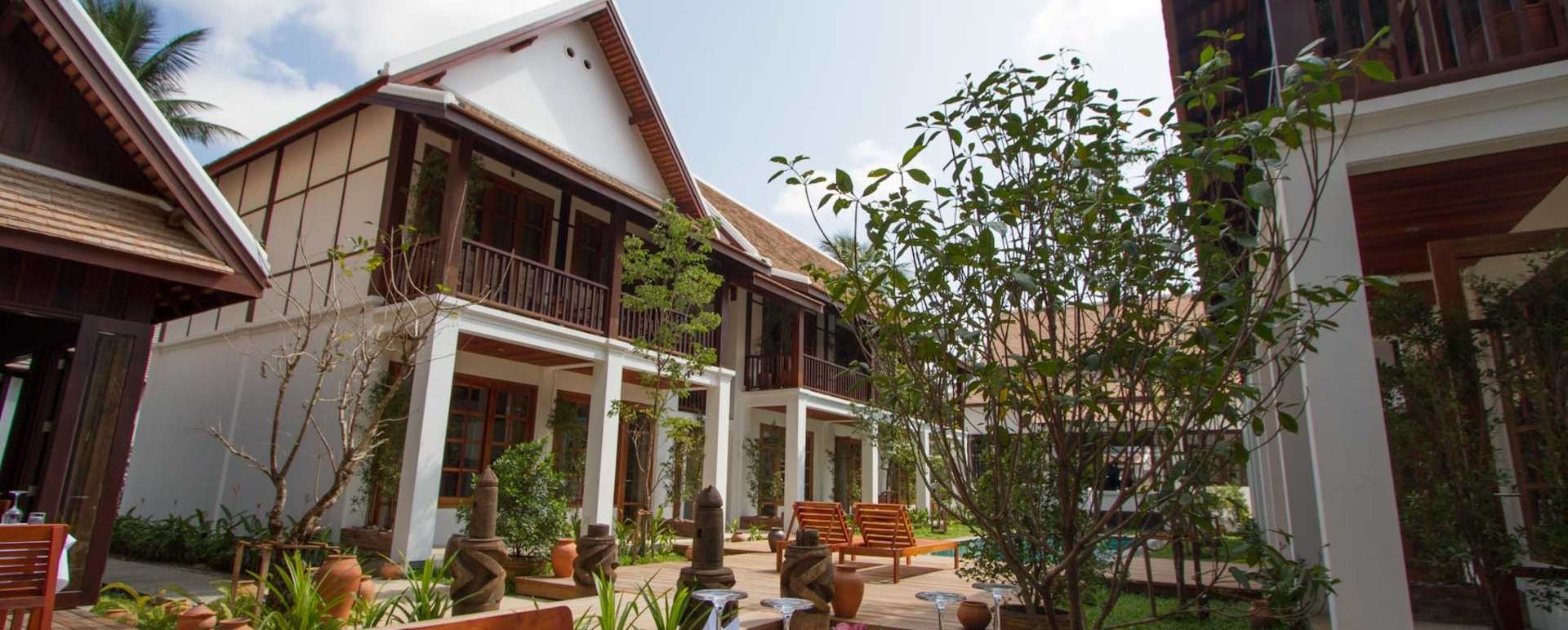Outdoor Dining - Le Sen Boutique 