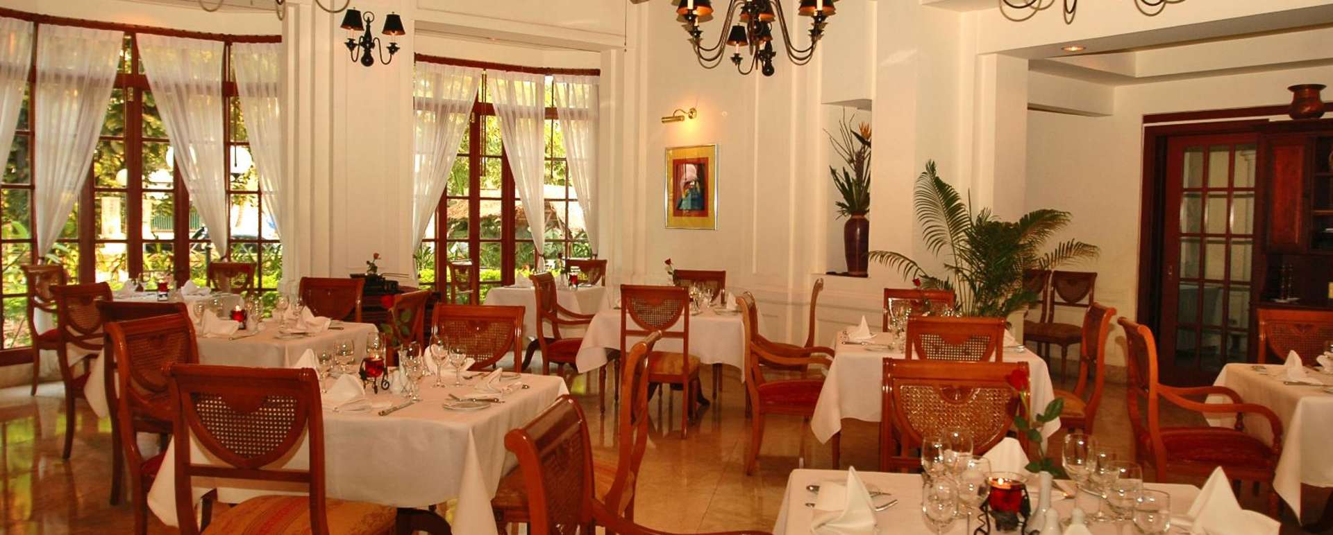 Dining at Settha Palace - Settha Palace Hotel