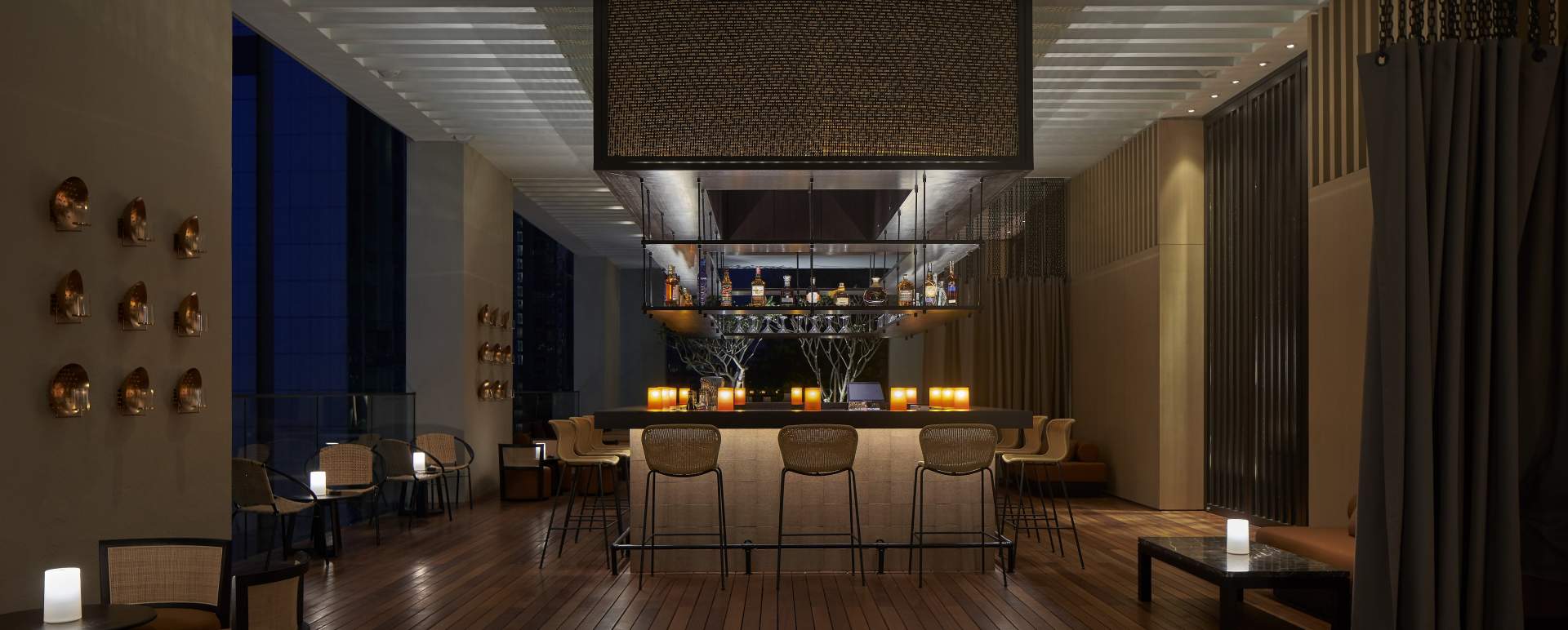 Pool bar and lounge  