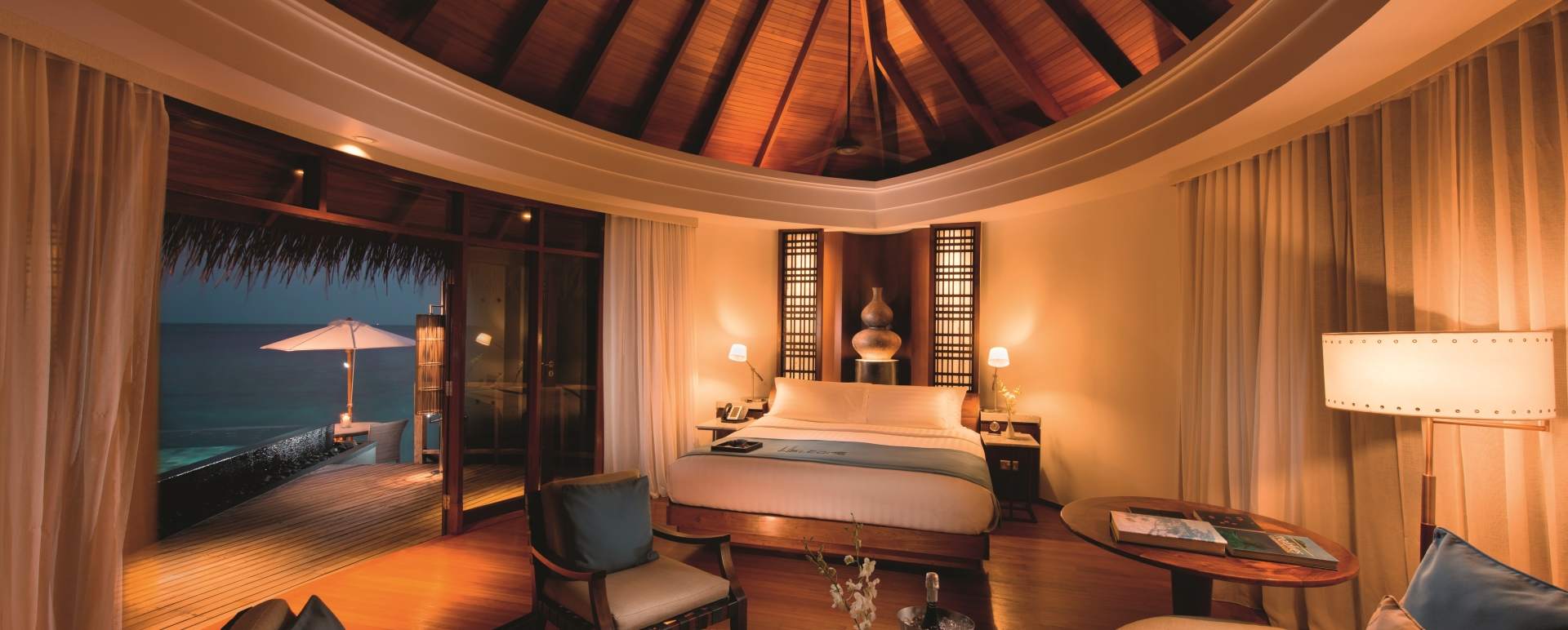 Water villa bedroom - Constance Halaveli Resort