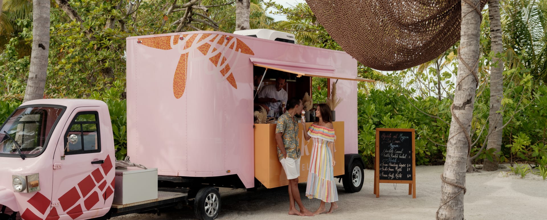 GO GO BURGER  TUK TUK GELATO 
