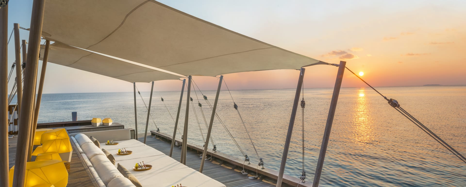Bar SIP Sunset view 