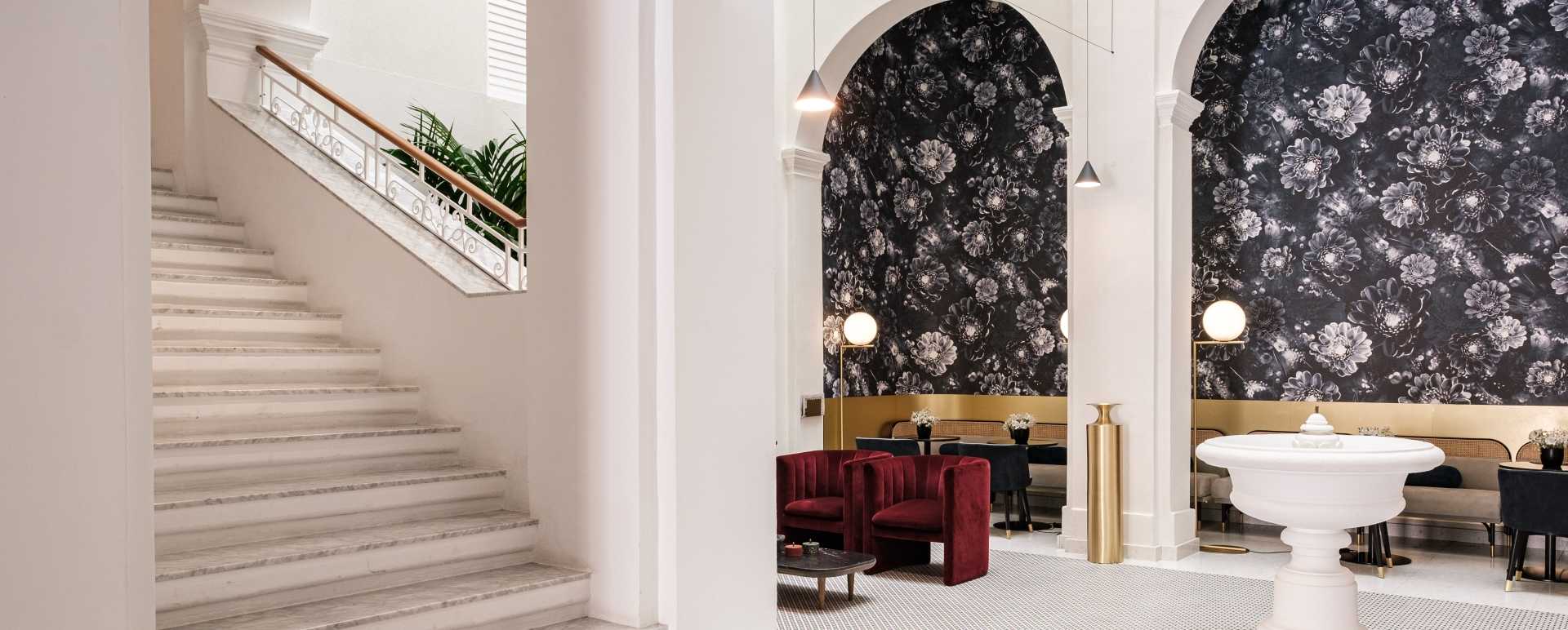  Central Lounge 