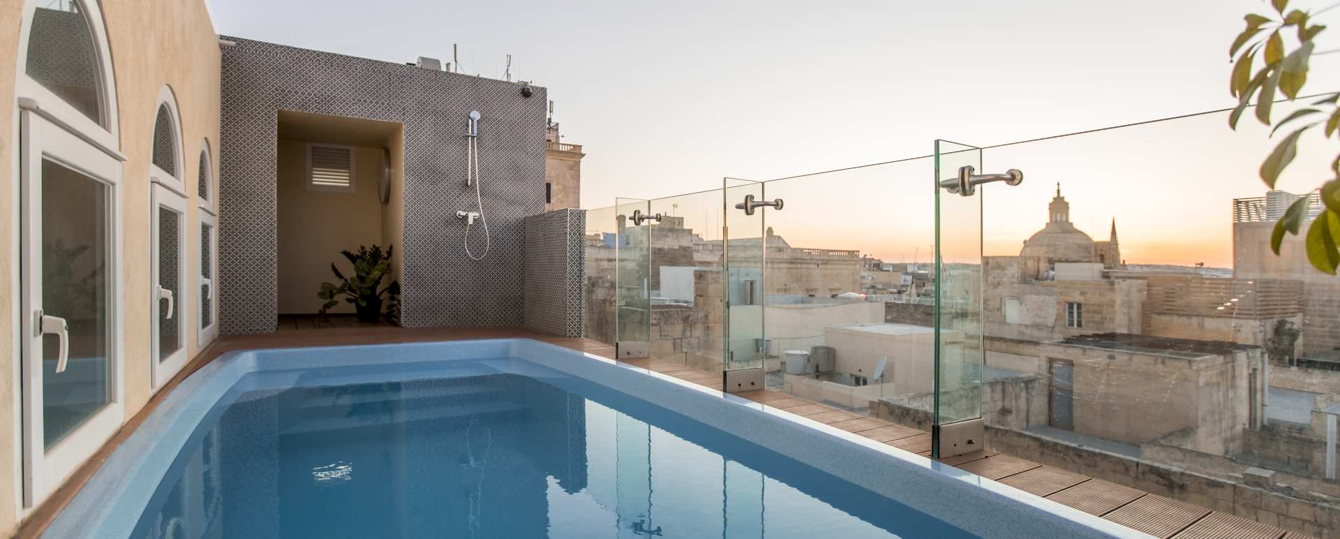 Rosselli Roof Terrace - Plounge Poo 