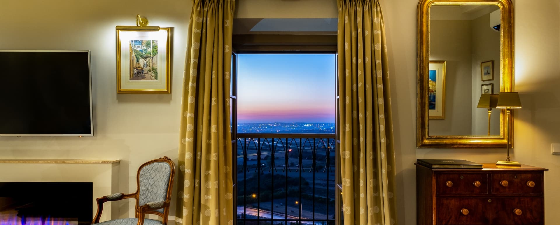  Executive Suite with Panoramic View  