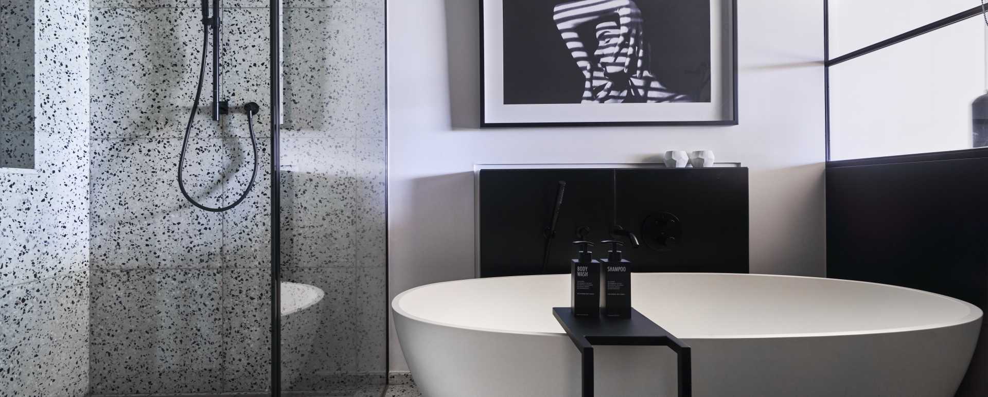 Junior Suite Bathroom 