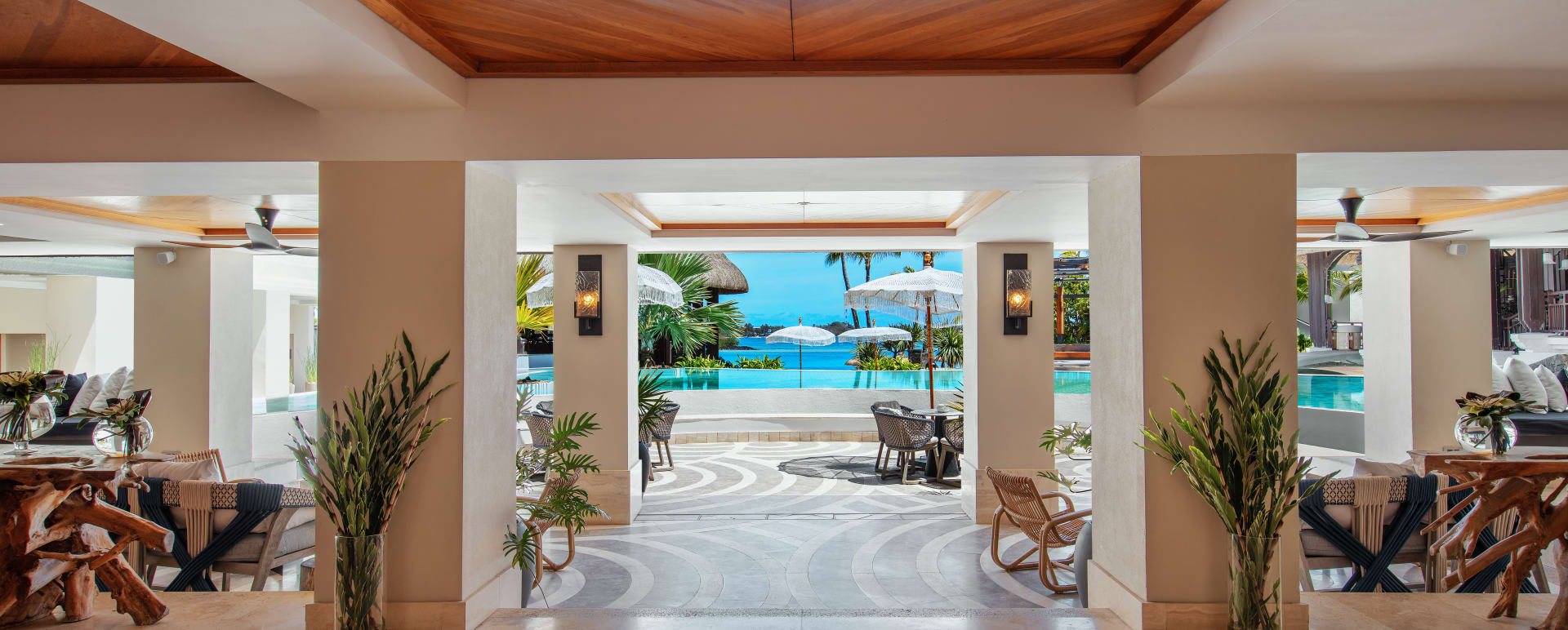 Lobby  Pool 