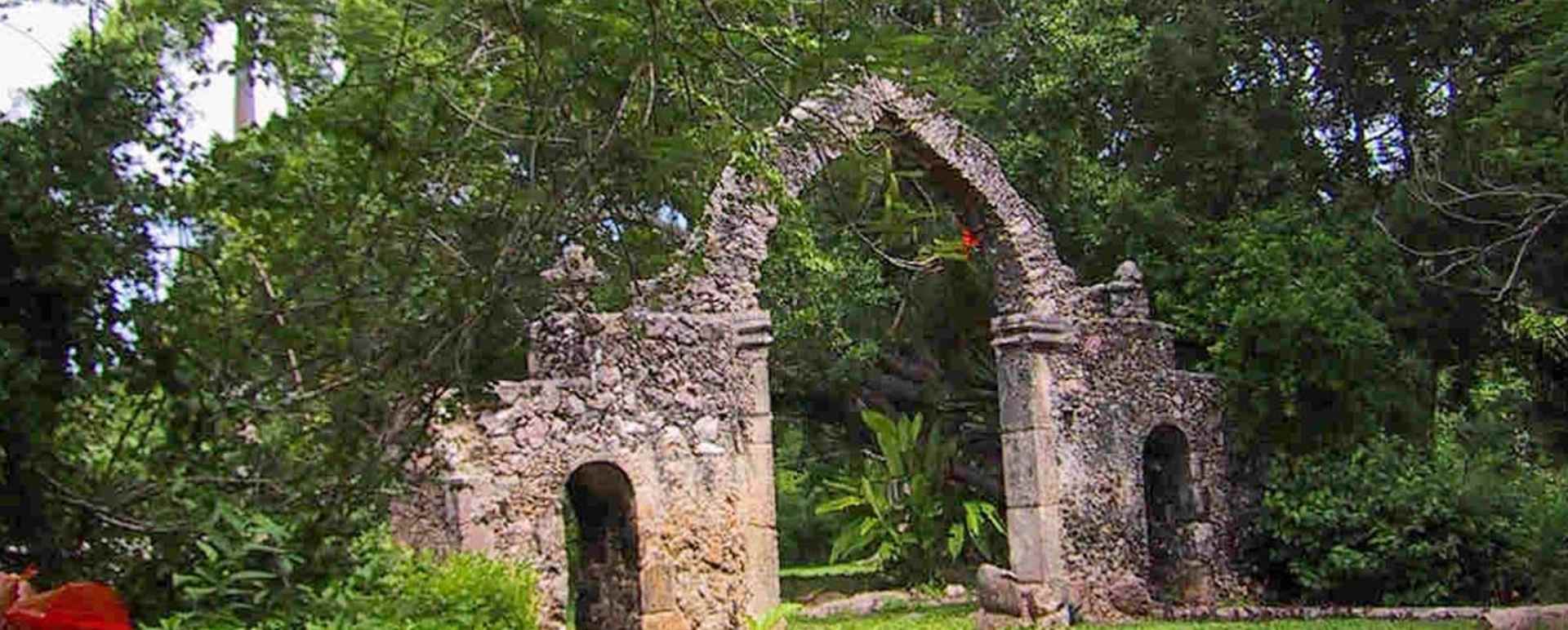 Colonial archway - Hacienda Chichen