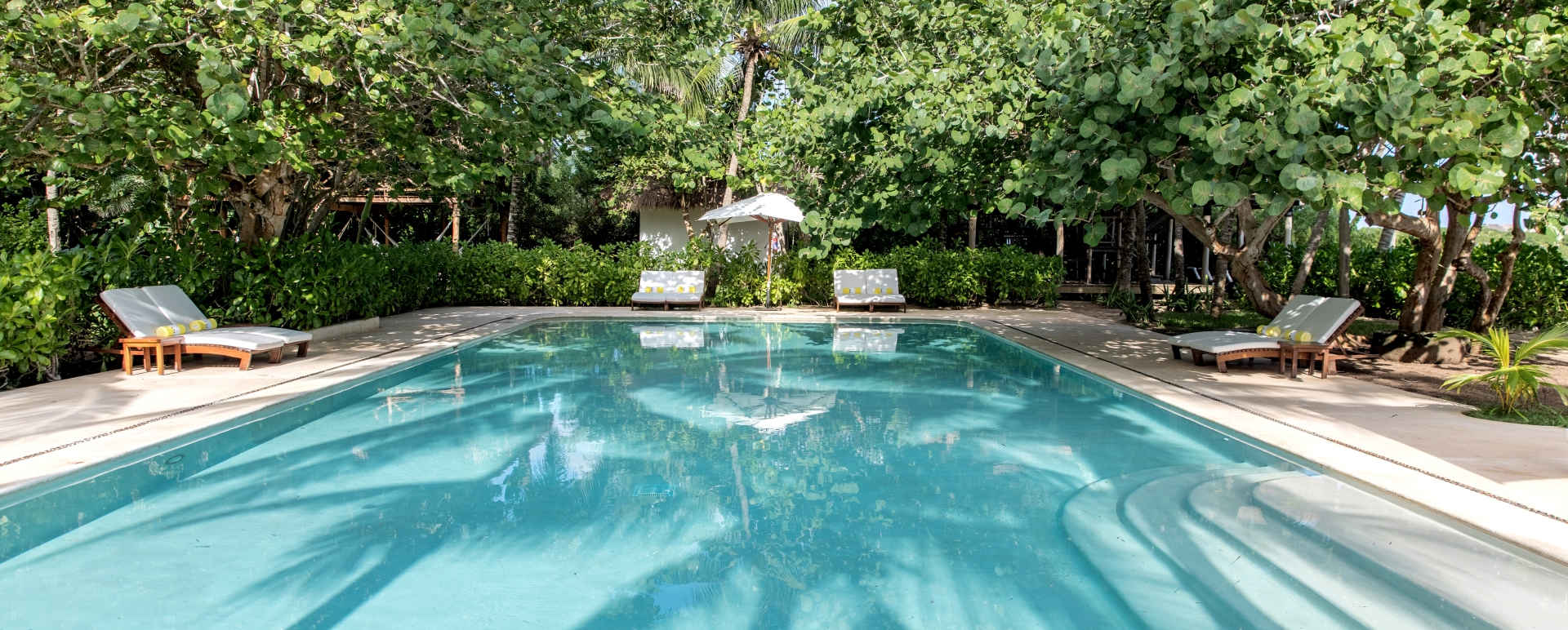 Swimming Pool - Hotel Esencia