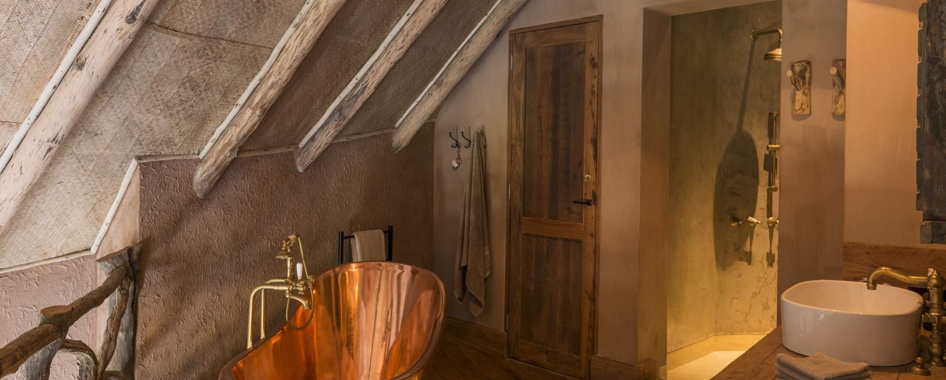 Monkey Bathroom - Colina Verde