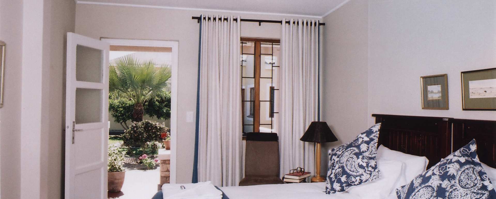 Twin bedroom 