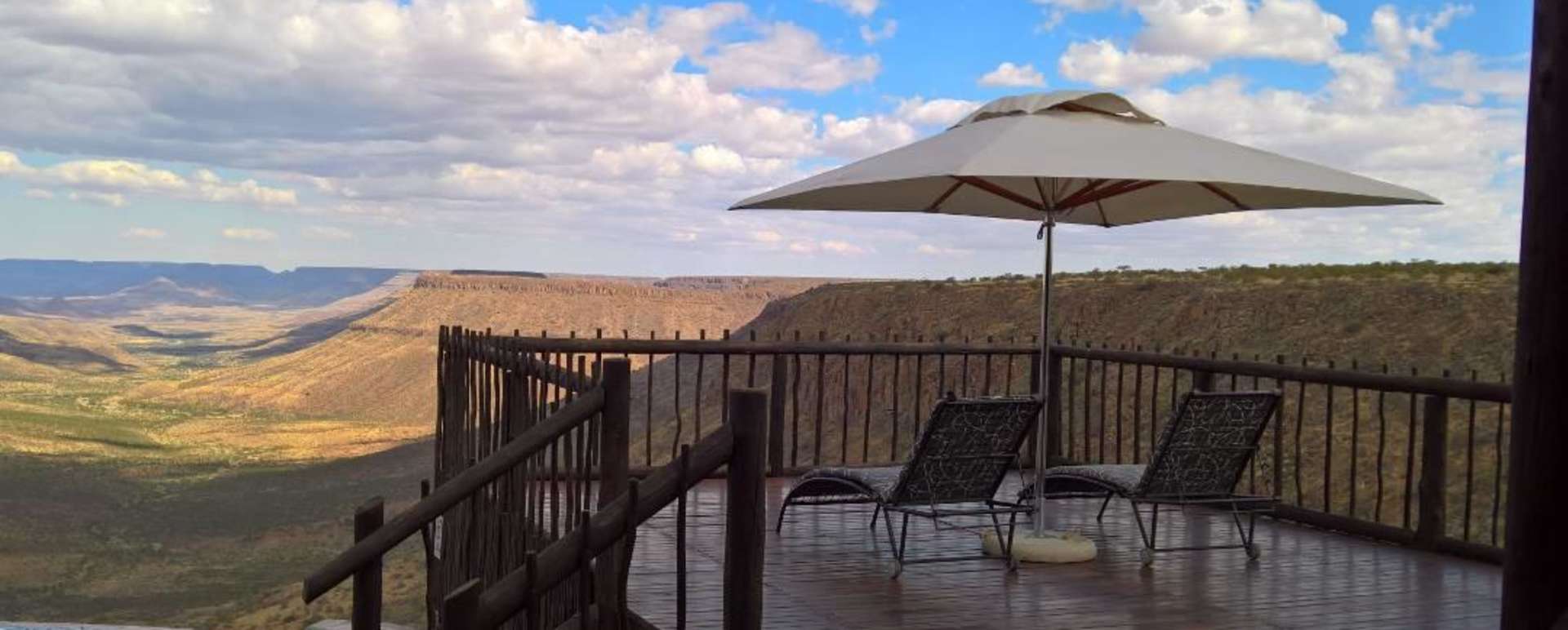 Lookout deck - pool 