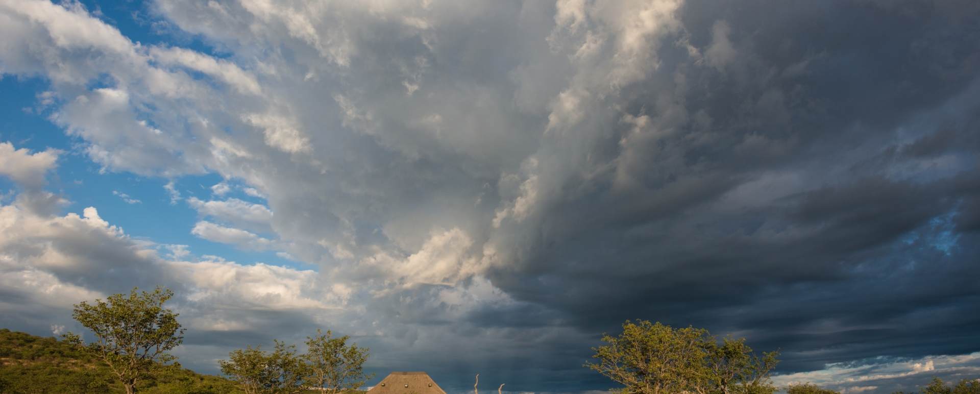 Lodge and watering hole - Safarihoek Lodge