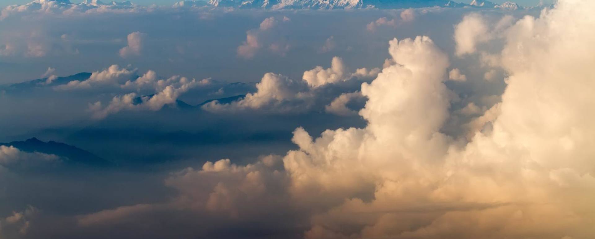 Everest form the sky 