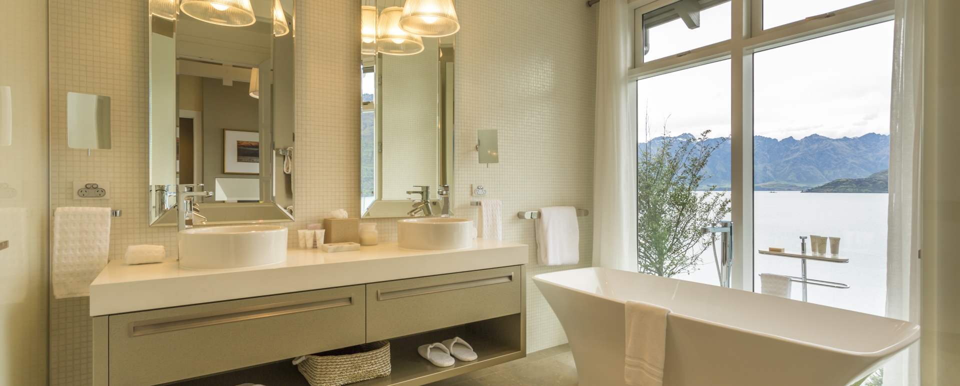 Owners Cottage Master Bathroom - Matakauri Lodge 