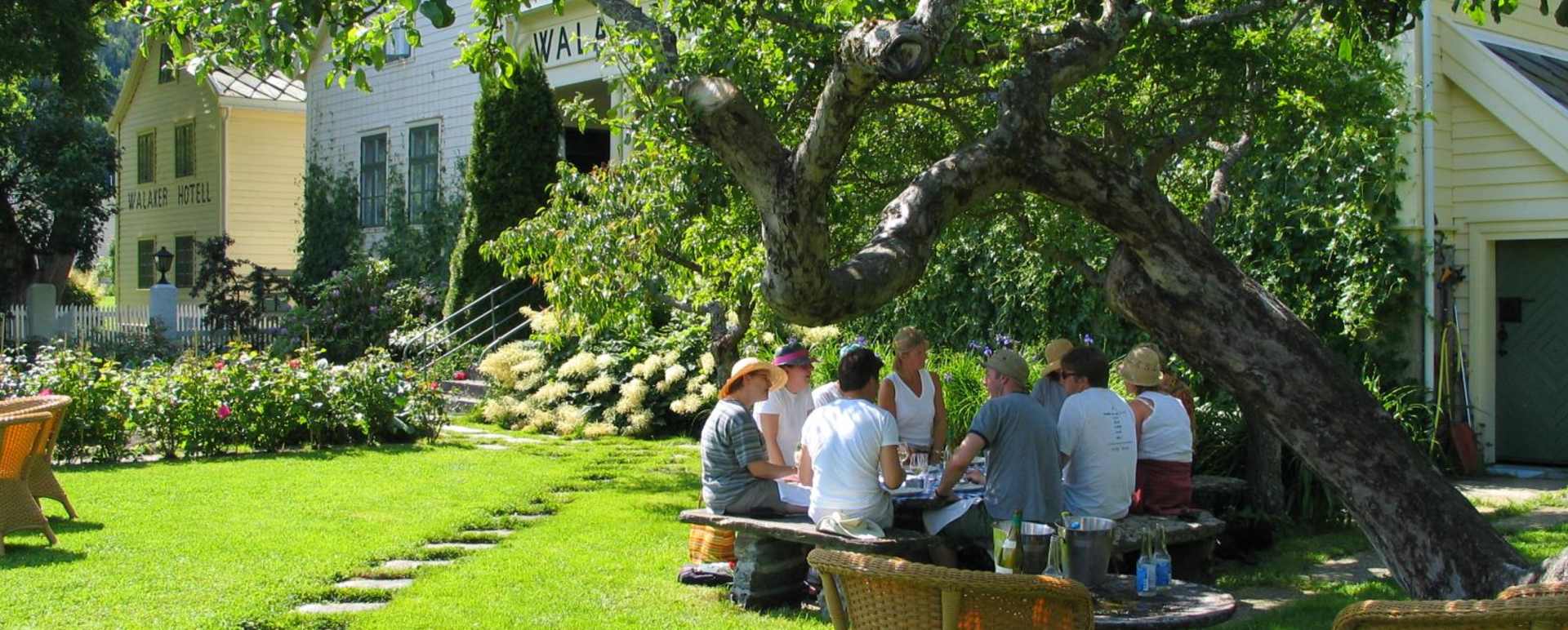 Garden - Walaker Hotel