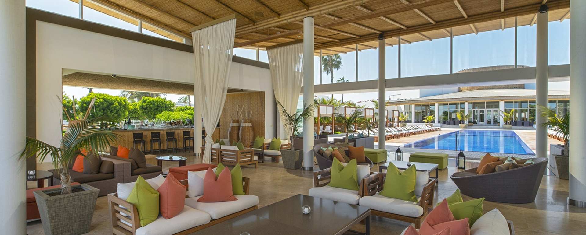 Lounge and pool - Hotel Paracas, A Luxury Collection Resort