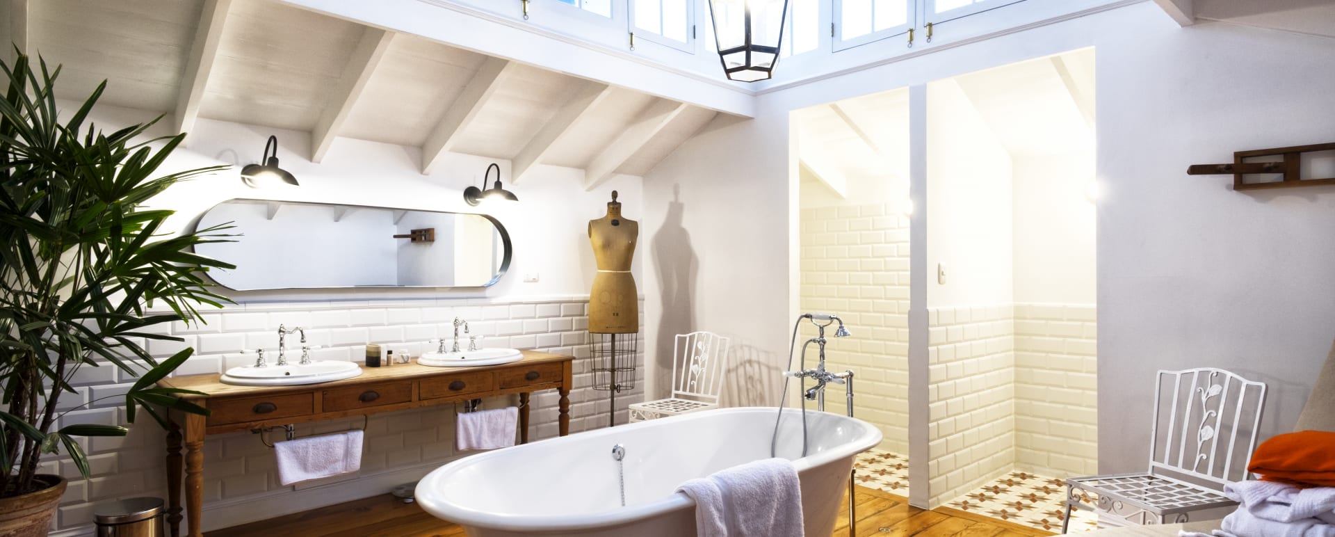 Master suite bathroom 
