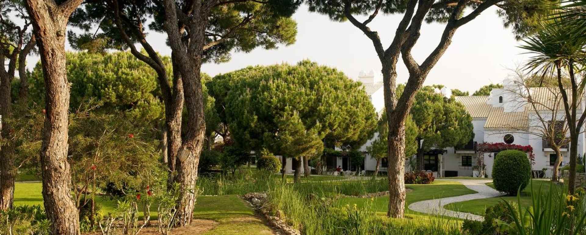 Gardens and pathways - Pine Cliffs
